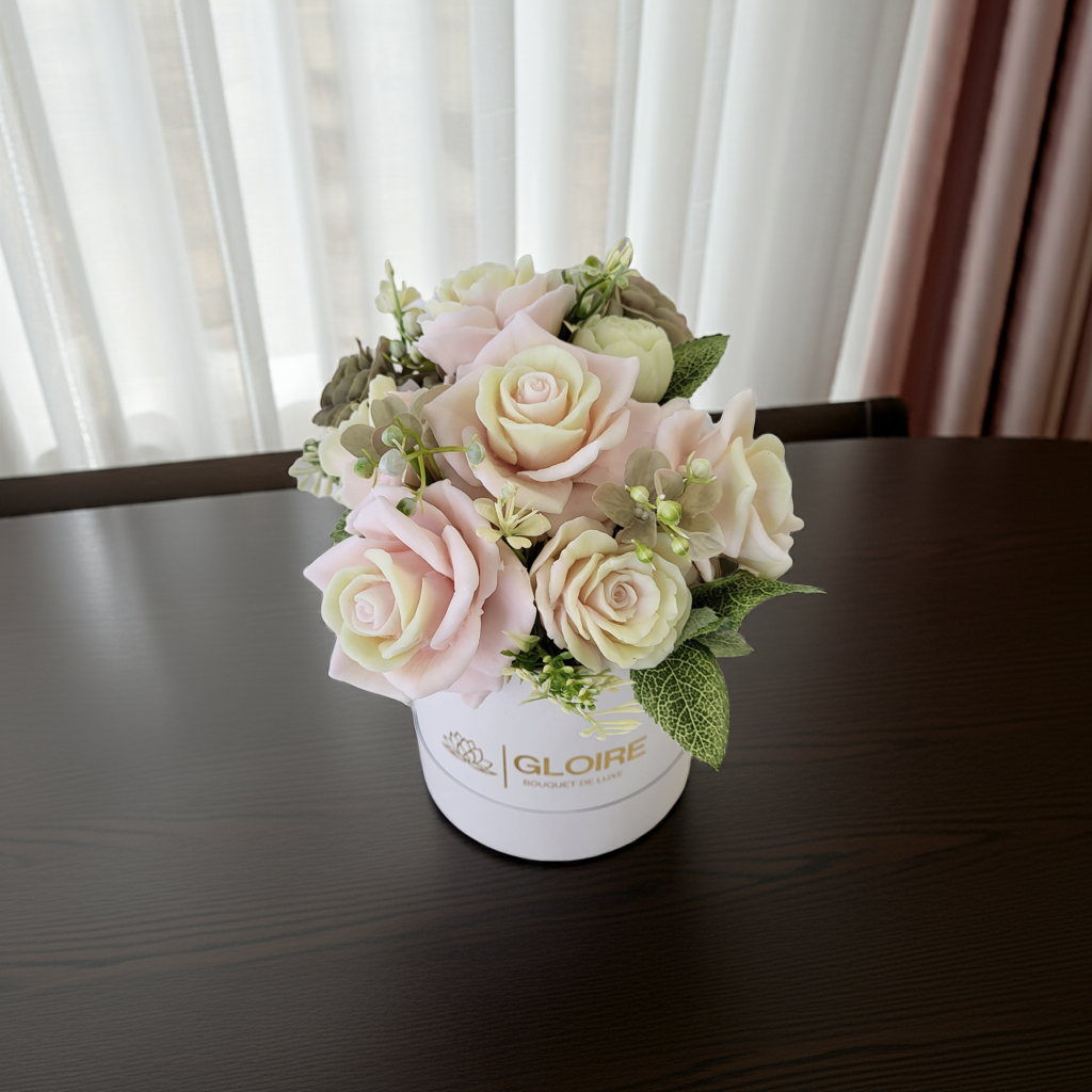 Bouquet Soleil – Scented soap flower bouquet in soft pink and yellow tones, arranged in a gift box under natural light"