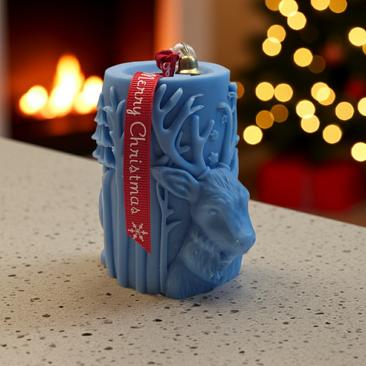 Χειροποίητο κερί σόγιας μπλε τάρανδος με άρωμα μελομακάρονο