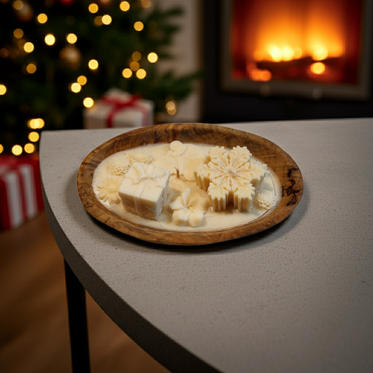 Χειροποίητο κερί σόγιας με άρωμα carrot cake σε φυσικό ξύλινο δοχείο Gloire De Luxe.