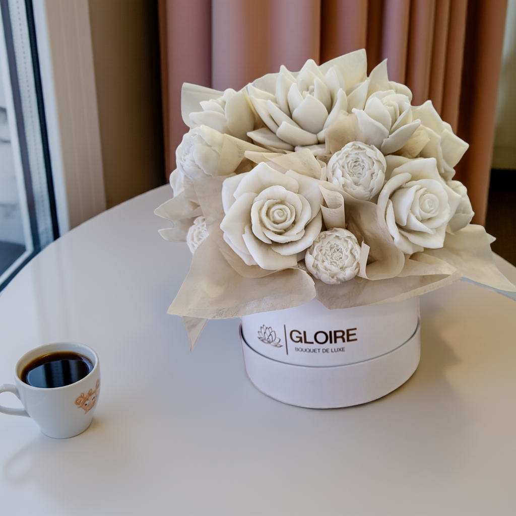Lune Blanche – White bouquet of scented soap flowers in a gift box with ecru details, captured in natural light"

