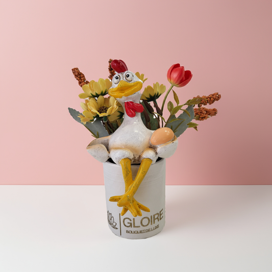 Cocotte du Printemps – μπουκέτο σαπουνιών με διακοσμητική κότα και χαμομήλι σε λευκό κουτί Gloire De Luxe