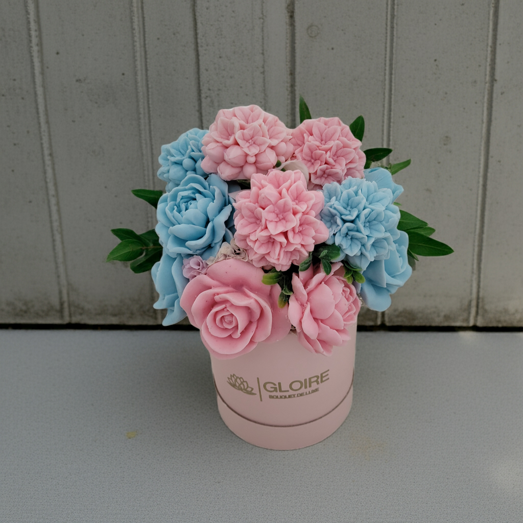 Χειροποίητο μπουκέτο σαπουνιού σε αποχρώσεις ροζ και λιλά, ιδανικό για δώρο"