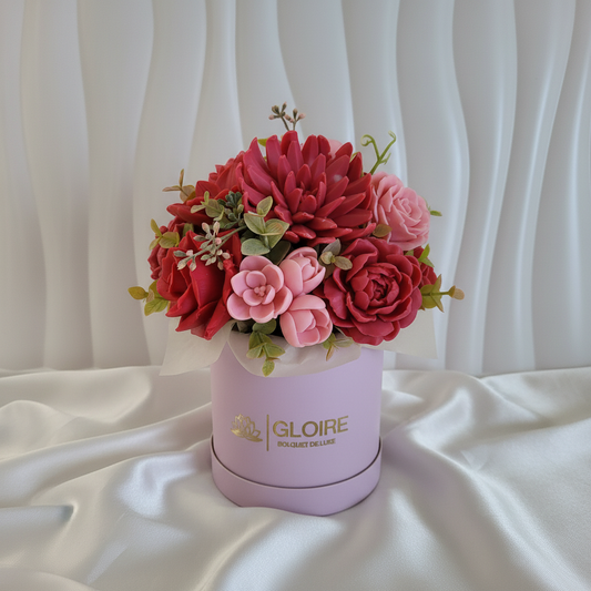 Διακοσμητικό κόσμημα Elegance Décor σε λευκό μεταξωτό ύφασμα, premium διακόσμηση